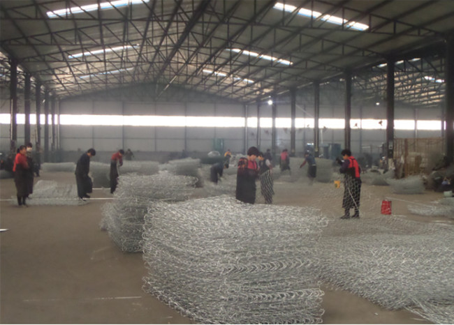 Сплетенная корзина сетки Gabion нормальный размер 2m x 1m x 1m гальванизировала шестиугольное 2